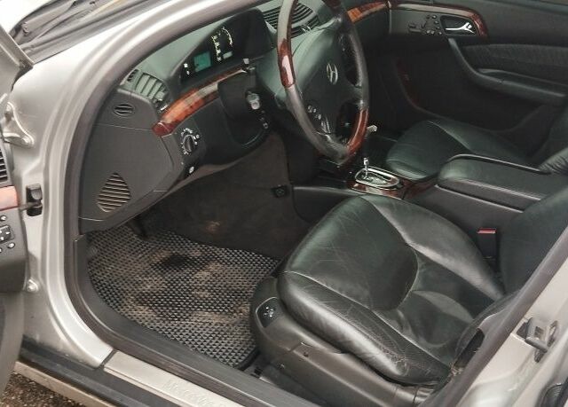 Серый Мерседес 220, объемом двигателя 5.8 л и пробегом 299 тыс. км за 3499 $, фото 11 на Automoto.ua