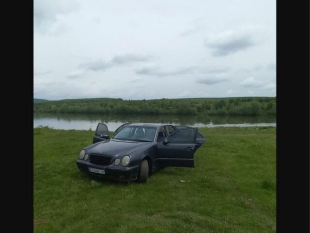 Серый Мерседес 220, объемом двигателя 2 л и пробегом 830 тыс. км за 2500 $, фото 2 на Automoto.ua