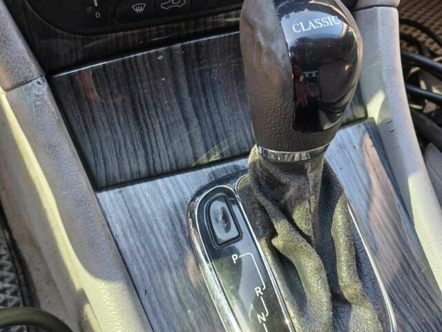 Серый Мерседес 220, объемом двигателя 2.2 л и пробегом 270 тыс. км за 3600 $, фото 17 на Automoto.ua