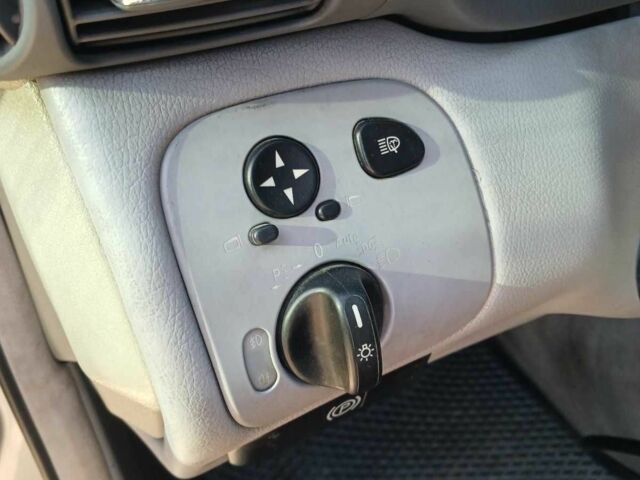 Серый Мерседес 220, объемом двигателя 2.2 л и пробегом 270 тыс. км за 3600 $, фото 21 на Automoto.ua