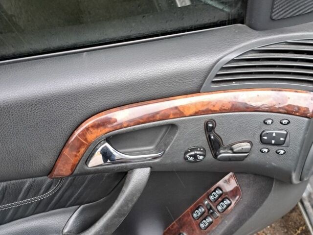 Серый Мерседес 220, объемом двигателя 3.2 л и пробегом 300 тыс. км за 5700 $, фото 6 на Automoto.ua