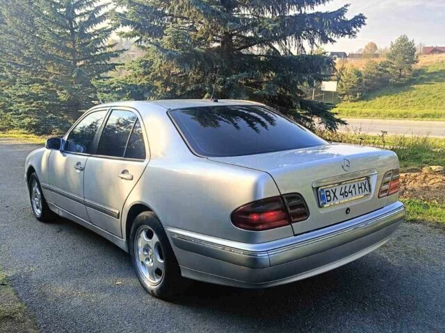 Сірий Мерседес 220, об'ємом двигуна 2.2 л та пробігом 346 тис. км за 3500 $, фото 2 на Automoto.ua