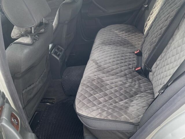 Серый Мерседес 220, объемом двигателя 2.1 л и пробегом 430 тыс. км за 3300 $, фото 5 на Automoto.ua