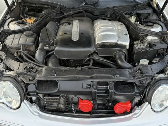 Серый Мерседес 220, объемом двигателя 2.1 л и пробегом 390 тыс. км за 5000 $, фото 6 на Automoto.ua