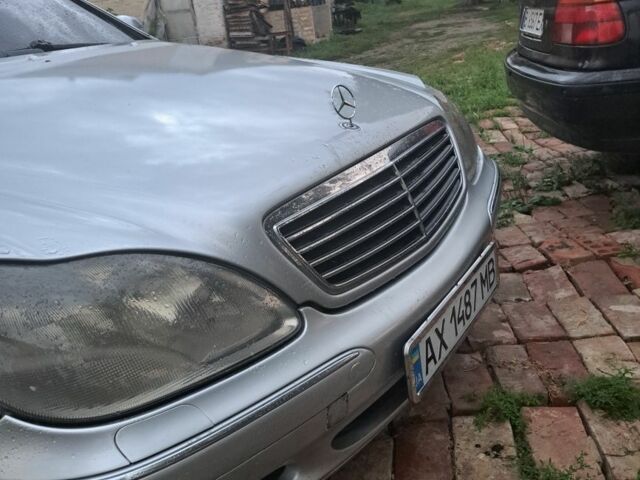 Серый Мерседес 220, объемом двигателя 3.2 л и пробегом 300 тыс. км за 5700 $, фото 1 на Automoto.ua