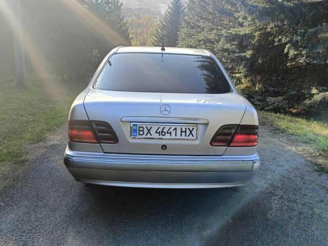 Сірий Мерседес 220, об'ємом двигуна 2.2 л та пробігом 346 тис. км за 3500 $, фото 4 на Automoto.ua