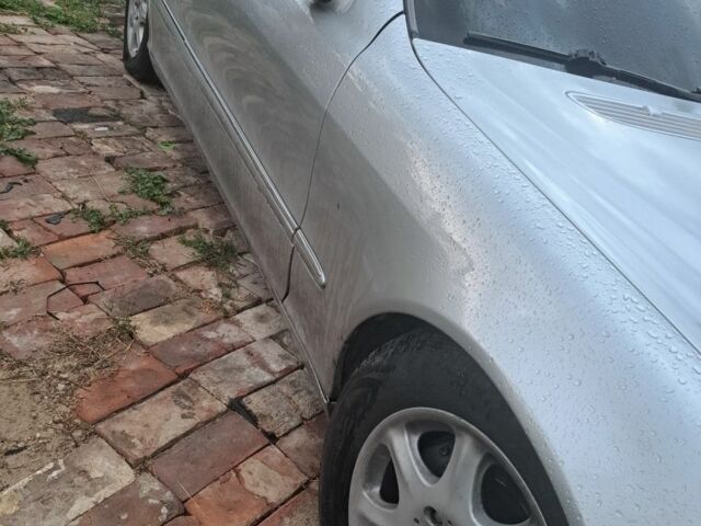 Серый Мерседес 220, объемом двигателя 3.2 л и пробегом 300 тыс. км за 5700 $, фото 4 на Automoto.ua