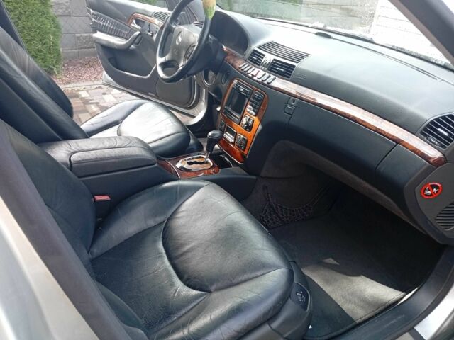 Серый Мерседес 220, объемом двигателя 3.2 л и пробегом 305 тыс. км за 6400 $, фото 9 на Automoto.ua