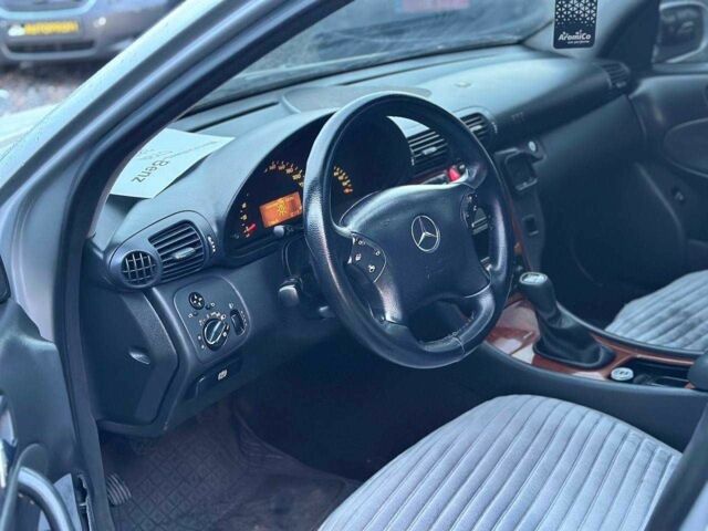 Серый Мерседес 220, объемом двигателя 2.1 л и пробегом 320 тыс. км за 3800 $, фото 8 на Automoto.ua