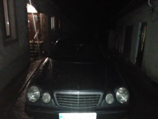 Серый Мерседес 220, объемом двигателя 2.1 л и пробегом 3 тыс. км за 2500 $, фото 1 на Automoto.ua