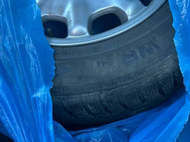 Серый Мерседес 220, объемом двигателя 2.2 л и пробегом 300 тыс. км за 1950 $, фото 4 на Automoto.ua