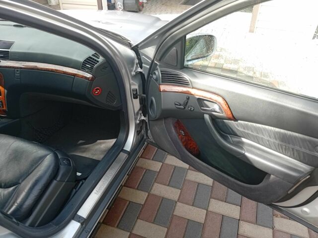 Серый Мерседес 220, объемом двигателя 3.2 л и пробегом 305 тыс. км за 6400 $, фото 8 на Automoto.ua