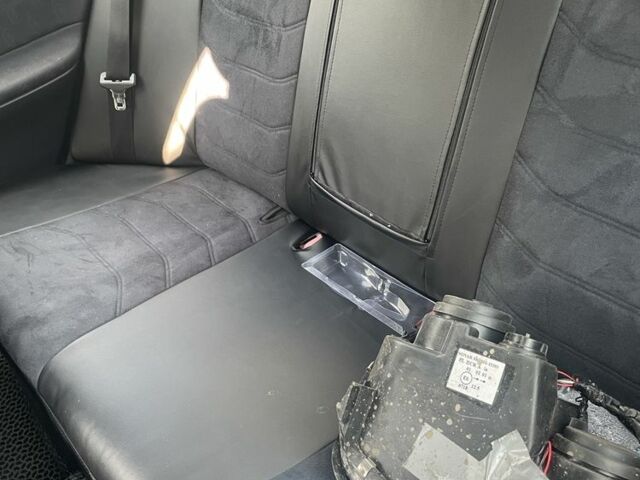 Серый Мерседес 220, объемом двигателя 2.1 л и пробегом 330 тыс. км за 1996 $, фото 7 на Automoto.ua