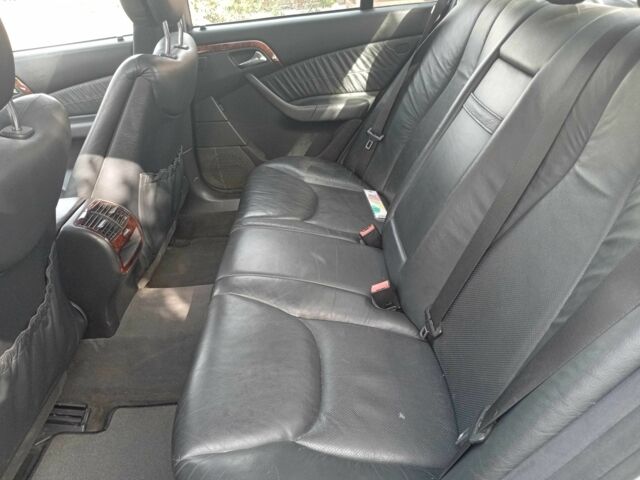 Серый Мерседес 220, объемом двигателя 3.2 л и пробегом 305 тыс. км за 6400 $, фото 13 на Automoto.ua