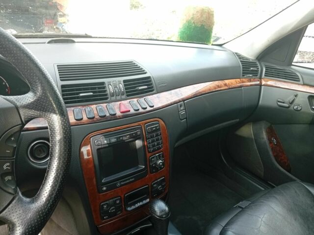 Серый Мерседес 220, объемом двигателя 3.2 л и пробегом 305 тыс. км за 6400 $, фото 15 на Automoto.ua