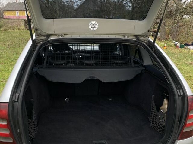 Серый Мерседес 220, объемом двигателя 2.1 л и пробегом 460 тыс. км за 5000 $, фото 3 на Automoto.ua