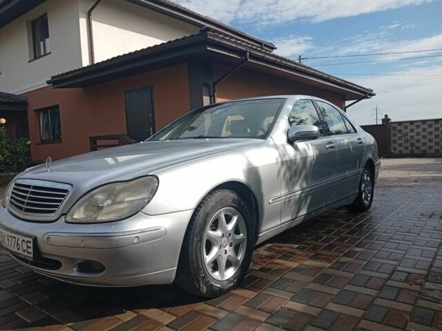 Серый Мерседес 220, объемом двигателя 3.2 л и пробегом 305 тыс. км за 6400 $, фото 2 на Automoto.ua