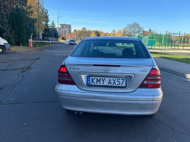 Серый Мерседес 220, объемом двигателя 2.2 л и пробегом 300 тыс. км за 1950 $, фото 3 на Automoto.ua