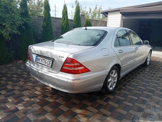 Серый Мерседес 220, объемом двигателя 3.2 л и пробегом 305 тыс. км за 6400 $, фото 6 на Automoto.ua