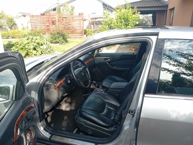 Серый Мерседес 220, объемом двигателя 3.2 л и пробегом 305 тыс. км за 6400 $, фото 3 на Automoto.ua