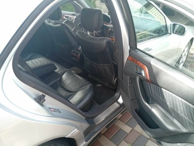 Серый Мерседес 220, объемом двигателя 3.2 л и пробегом 305 тыс. км за 6400 $, фото 10 на Automoto.ua