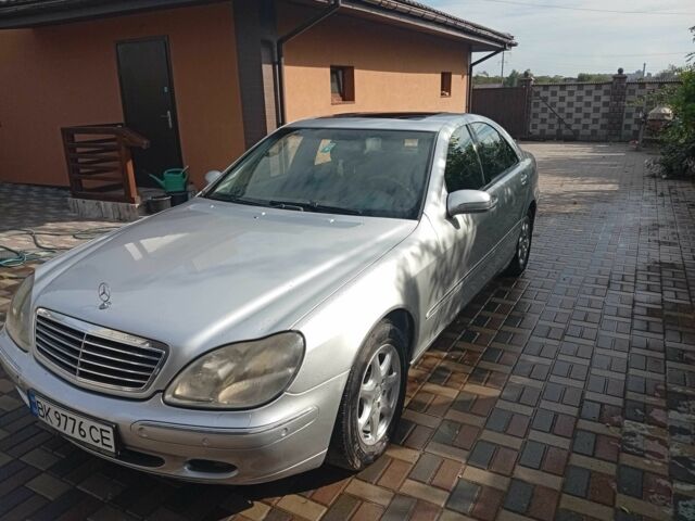 Серый Мерседес 220, объемом двигателя 3.2 л и пробегом 305 тыс. км за 6400 $, фото 5 на Automoto.ua