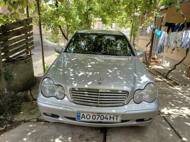 Серый Мерседес 220, объемом двигателя 2.1 л и пробегом 370 тыс. км за 4500 $, фото 14 на Automoto.ua
