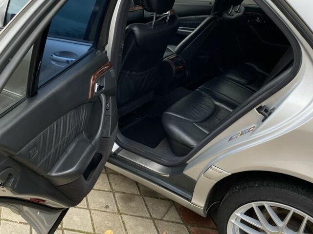 Серый Мерседес 220, объемом двигателя 3.2 л и пробегом 350 тыс. км за 4699 $, фото 9 на Automoto.ua