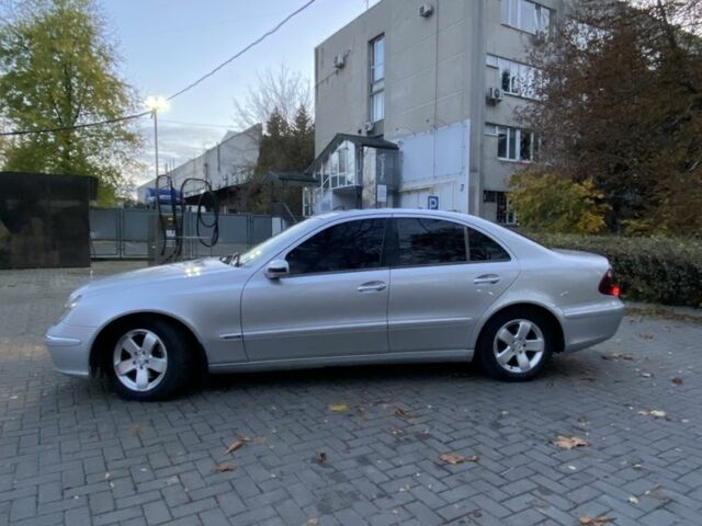 Серый Мерседес 220, объемом двигателя 2.2 л и пробегом 351 тыс. км за 5400 $, фото 1 на Automoto.ua