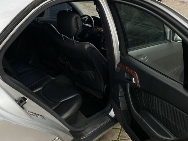 Серый Мерседес 220, объемом двигателя 3.2 л и пробегом 350 тыс. км за 4699 $, фото 12 на Automoto.ua