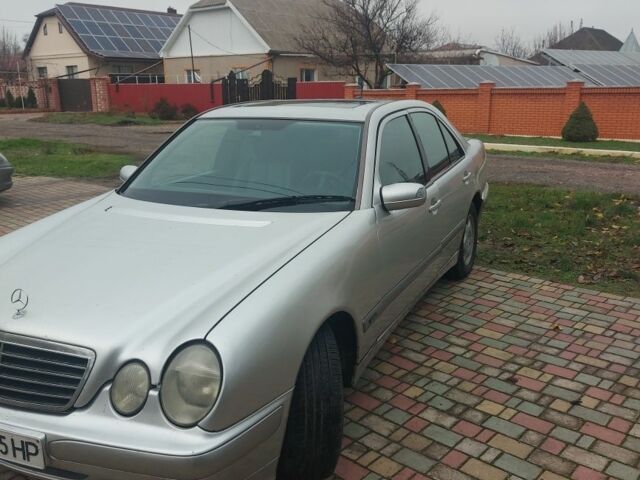 Серый Мерседес 220, объемом двигателя 2.1 л и пробегом 535 тыс. км за 2963 $, фото 15 на Automoto.ua