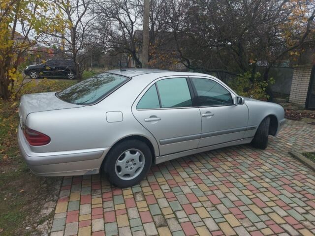 Серый Мерседес 220, объемом двигателя 2.1 л и пробегом 535 тыс. км за 2963 $, фото 12 на Automoto.ua