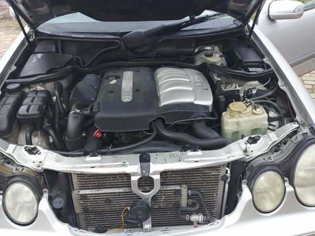 Серый Мерседес 220, объемом двигателя 2.1 л и пробегом 535 тыс. км за 2963 $, фото 1 на Automoto.ua