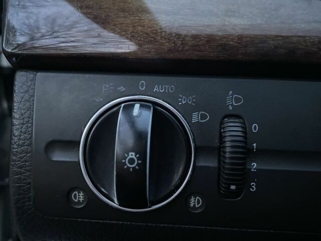 Серый Мерседес 220, объемом двигателя 2.2 л и пробегом 351 тыс. км за 5400 $, фото 5 на Automoto.ua