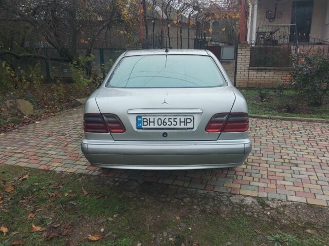 Серый Мерседес 220, объемом двигателя 2.1 л и пробегом 535 тыс. км за 2963 $, фото 13 на Automoto.ua