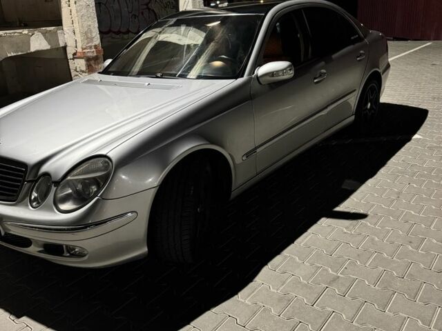 Серый Мерседес 220, объемом двигателя 2.2 л и пробегом 340 тыс. км за 6300 $, фото 1 на Automoto.ua