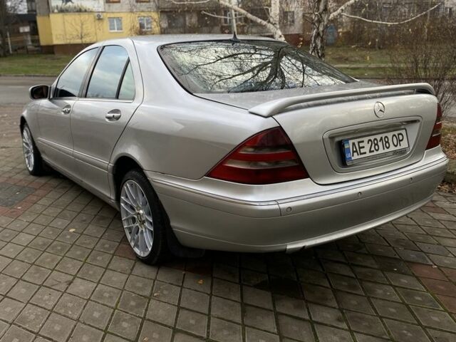 Серый Мерседес 220, объемом двигателя 3.2 л и пробегом 350 тыс. км за 4699 $, фото 5 на Automoto.ua