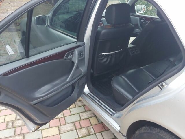 Серый Мерседес 220, объемом двигателя 2.1 л и пробегом 535 тыс. км за 2963 $, фото 6 на Automoto.ua