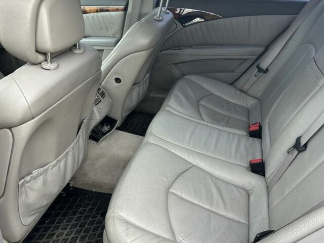 Серый Мерседес 220, объемом двигателя 2.1 л и пробегом 3 тыс. км за 4400 $, фото 5 на Automoto.ua