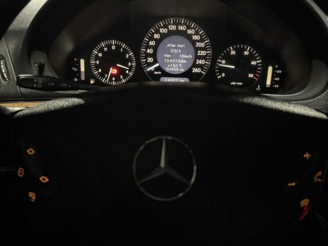 Серый Мерседес 220, объемом двигателя 2.2 л и пробегом 340 тыс. км за 6300 $, фото 7 на Automoto.ua