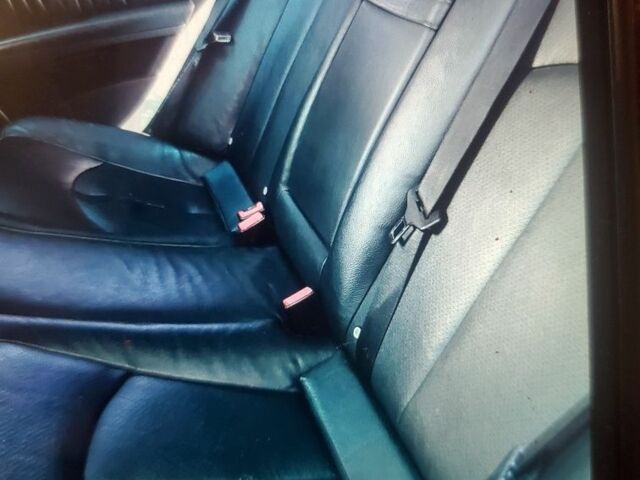 Серый Мерседес 220, объемом двигателя 3.2 л и пробегом 400 тыс. км за 3927 $, фото 6 на Automoto.ua