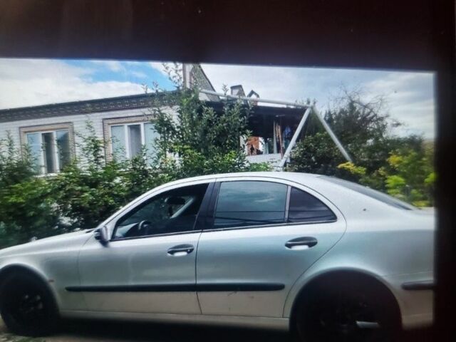 Серый Мерседес 220, объемом двигателя 3.2 л и пробегом 400 тыс. км за 3927 $, фото 1 на Automoto.ua