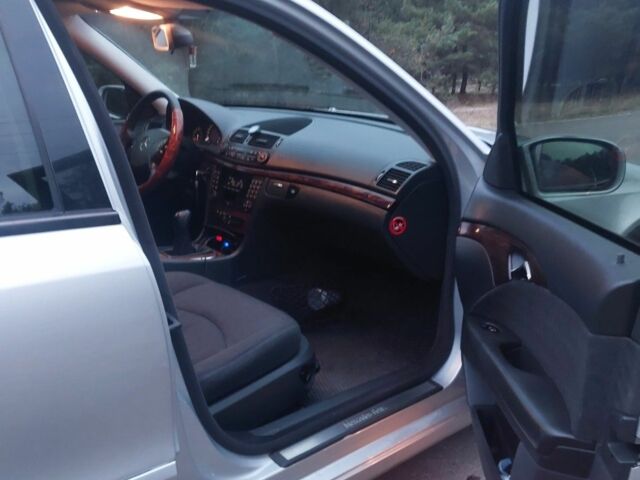 Серый Мерседес 220, объемом двигателя 2.2 л и пробегом 400 тыс. км за 6600 $, фото 6 на Automoto.ua