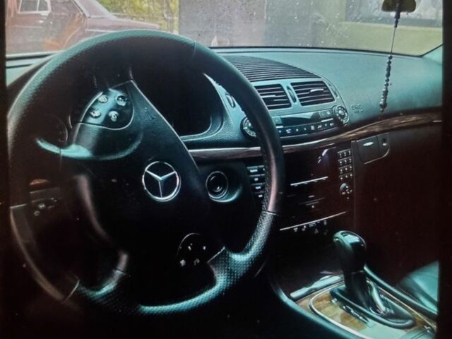 Серый Мерседес 220, объемом двигателя 3.2 л и пробегом 400 тыс. км за 3927 $, фото 7 на Automoto.ua