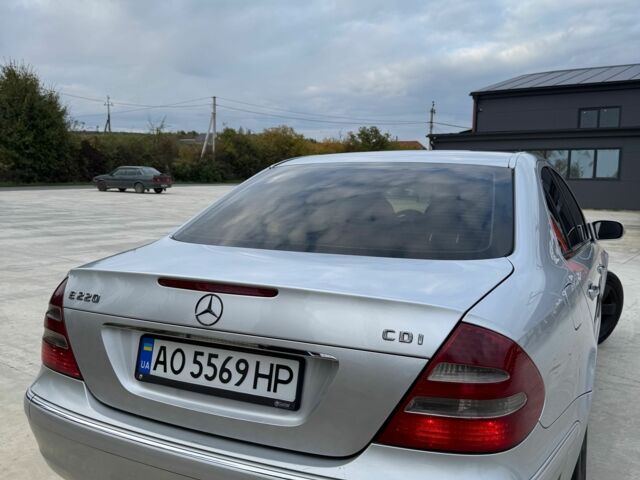 Серый Мерседес 220, объемом двигателя 2.1 л и пробегом 512 тыс. км за 5700 $, фото 2 на Automoto.ua
