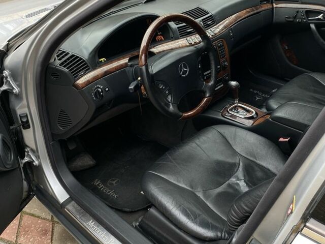 Серый Мерседес 220, объемом двигателя 3.2 л и пробегом 350 тыс. км за 4699 $, фото 7 на Automoto.ua