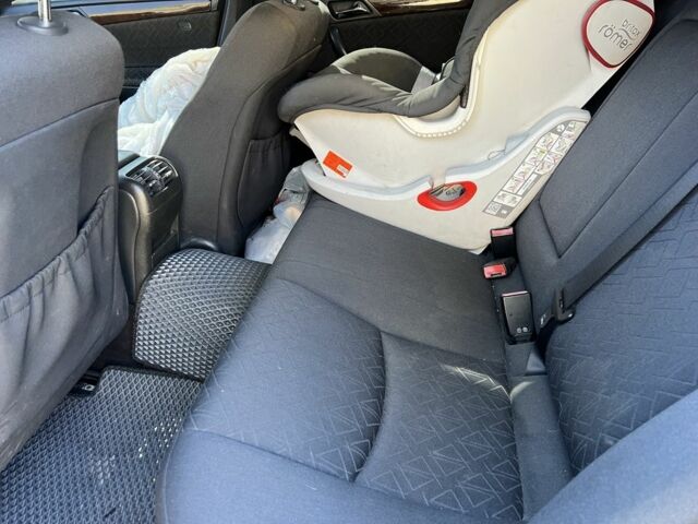 Серый Мерседес 220, объемом двигателя 2.1 л и пробегом 350 тыс. км за 5300 $, фото 5 на Automoto.ua