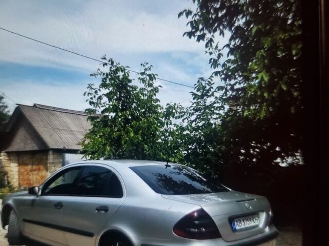 Серый Мерседес 220, объемом двигателя 3.2 л и пробегом 400 тыс. км за 3927 $, фото 4 на Automoto.ua