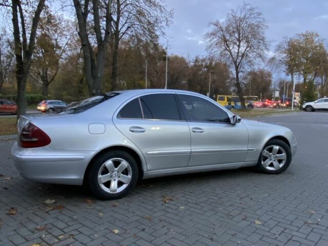 Серый Мерседес 220, объемом двигателя 2.2 л и пробегом 351 тыс. км за 5400 $, фото 3 на Automoto.ua