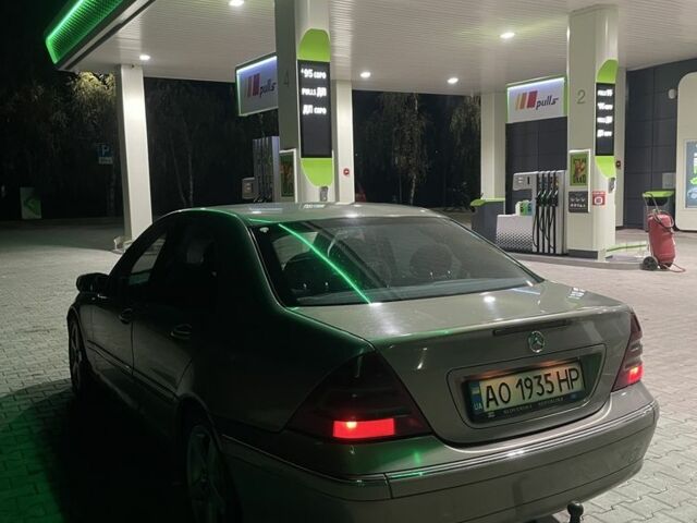 Сірий Мерседес 220, об'ємом двигуна 2.1 л та пробігом 364 тис. км за 3750 $, фото 11 на Automoto.ua